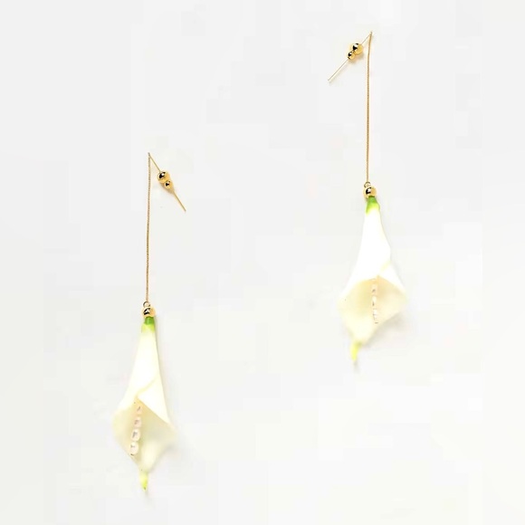 NWT Cult Gaia Calla Cultured Pearl Earrings - Picture 15 of 16